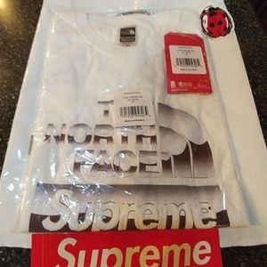 Supreme north face tee ×SOLD×